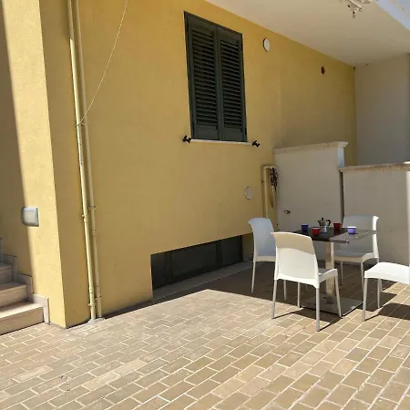Rosmini - Parcheggio-veranda - Baia - Lido - By Click Salento Vakantiehuis *